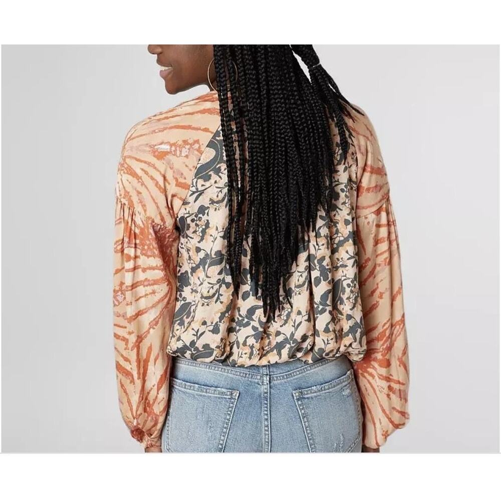 Free People Blouse Womens Medium Multicolor Floral Surplice Boho Top Blouson Hem - Picture 2 of 10